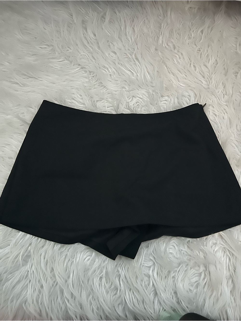 Aritzia Sunday Best Black Women's Skort Shorts - size 2